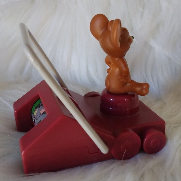 Tom and Jerry 2021 McDonald's Toy - Picture 5 of 7